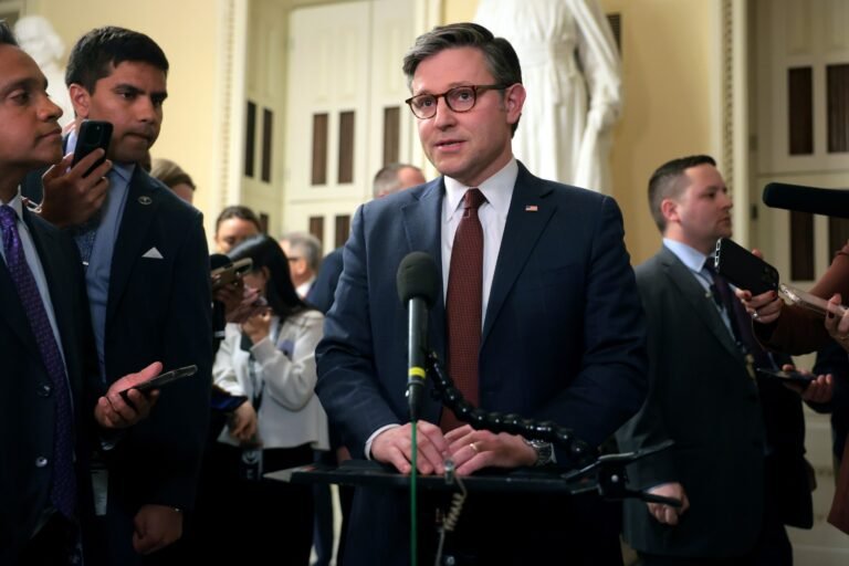Republicans of the House of Representatives approve the measure to finance Trump’s agenda after the last minute drama