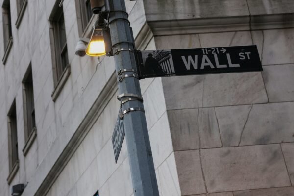 S&P Y NASDAQ nearby, Dow closes after the turbulent day in the middle of the commercial war